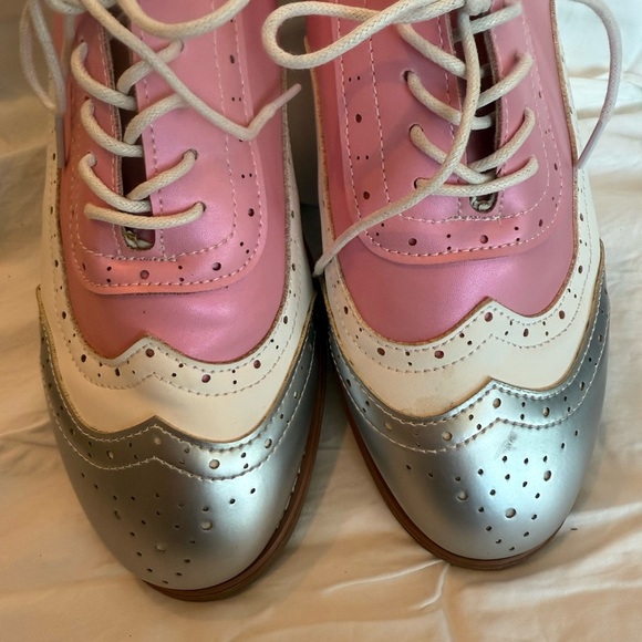 Pink, White & Silver Oxford Brogues – Size 43-Perfect W/ a Poodle Skirt! - Picture 6 of 10
